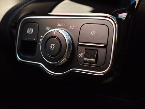 Used 2019 Mercedes-Benz A 220 4MATIC image 26
