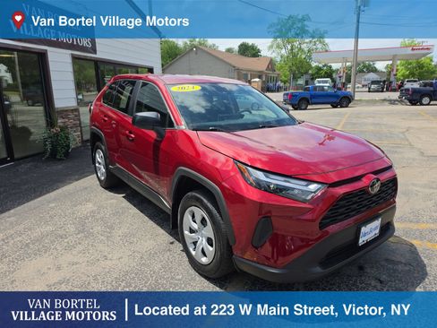 Used 2024 Toyota RAV4 LE AWD/4WD image 3