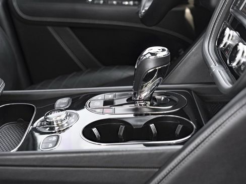 Used 2018 Bentley Bentayga image 36