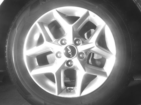 Used 2025 Kia Soul LX w/ LX Technology Package image 13