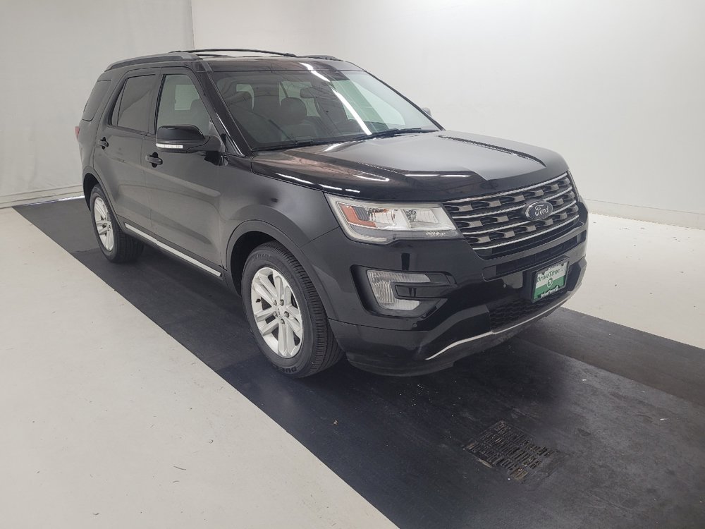 Used 2017 Ford Explorer XLT w/ Equipment Group 202A FWD image 13