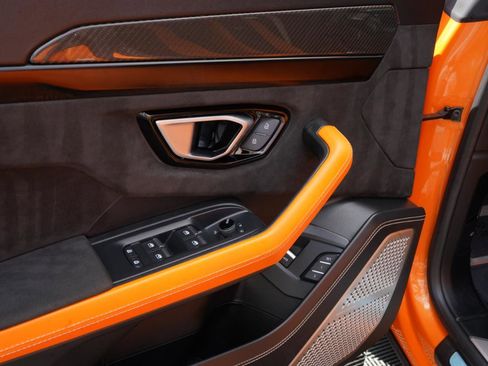 Used 2022 Lamborghini Urus image 20
