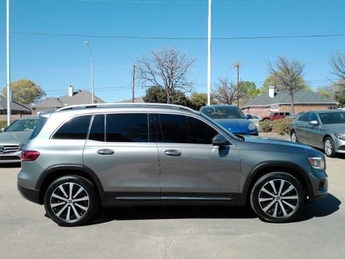 Used 2020 Mercedes-Benz GLB 250 w/ Premium Package image 5