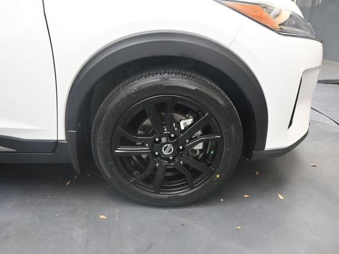 Used 2021 Nissan Kicks SR w/ SR Premium Package image 22