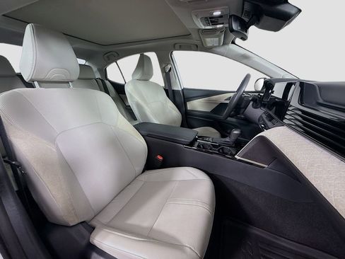 Used 2025 Toyota Camry XLE image 17