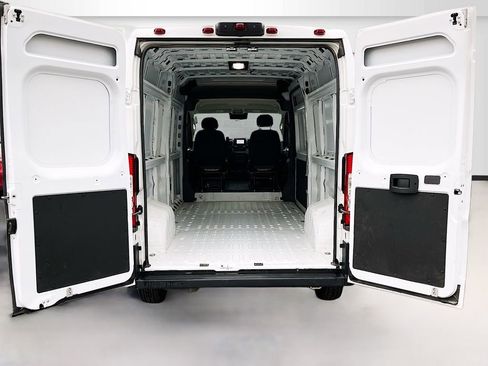 Used 2024 RAM ProMaster 2500 w/ Convenience Group image 21