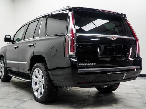 Used 2019 Cadillac Escalade Luxury image 11