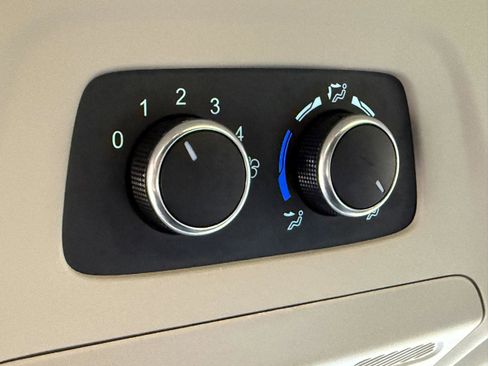 Used 2024 Ford Transit 350 XLT image 32