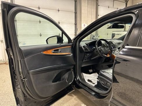 Used 2018 Lincoln MKX Reserve w/ Lincoln MKX Climate Package AWD/4WD image 11