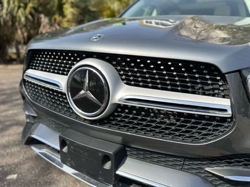 Used 2022 Mercedes-Benz GLE 350 4MATIC w/ AMG Line Exterior image 5