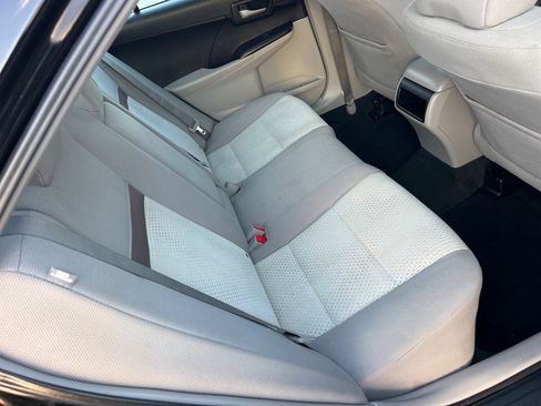 Used 2014 Toyota Camry LE FWD image 15