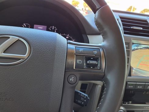 Used 2019 Lexus GX 460 Premium w/ Premium Package image 34