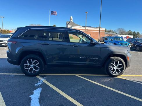 Used 2024 Jeep Grand Cherokee Limited image 8