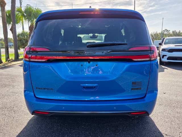 New 2027 Chrysler Pacifica Select FWD image 7
