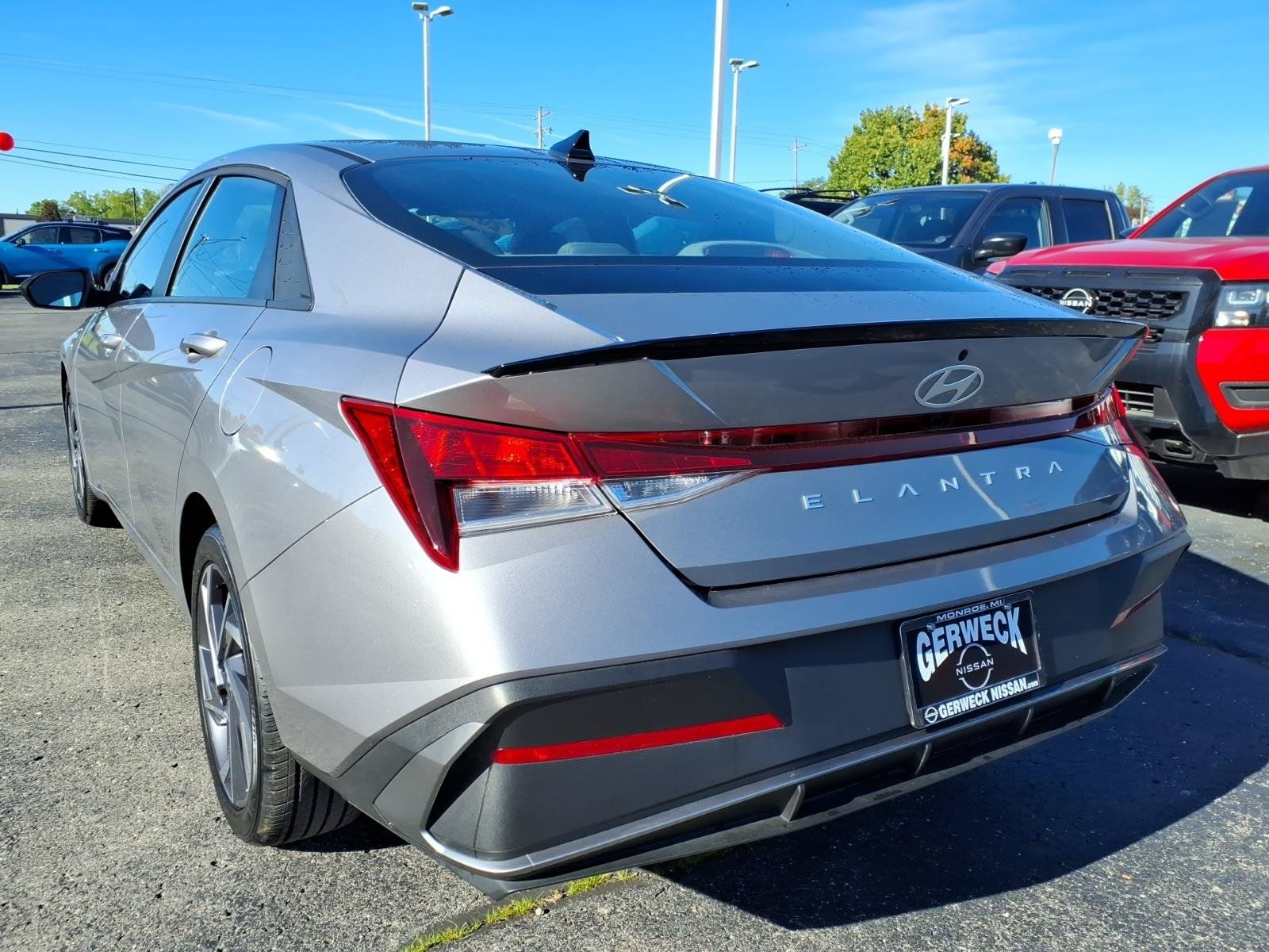 Used 2025 Hyundai Elantra Sport FWD image 6