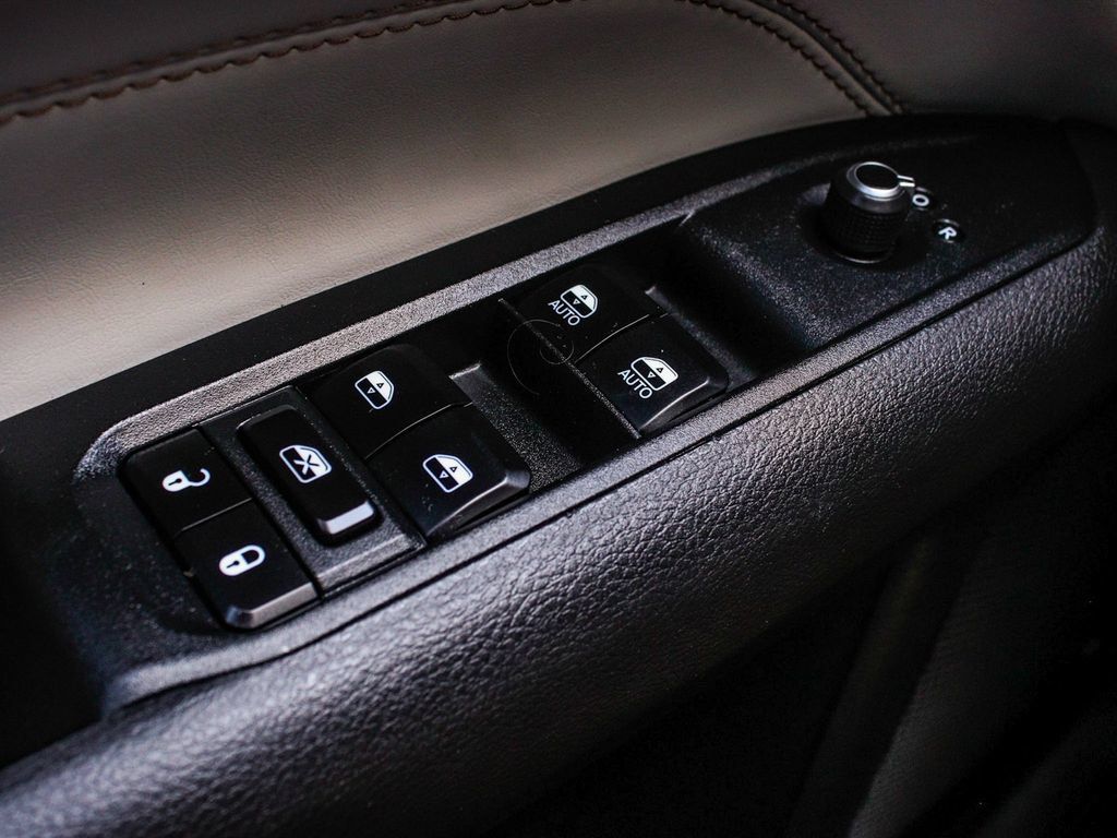 Used 2025 Jeep Compass Limited AWD/4WD image 10