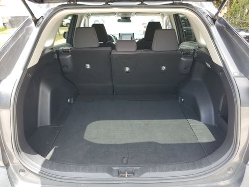 Used 2021 Toyota RAV4 LE image 8