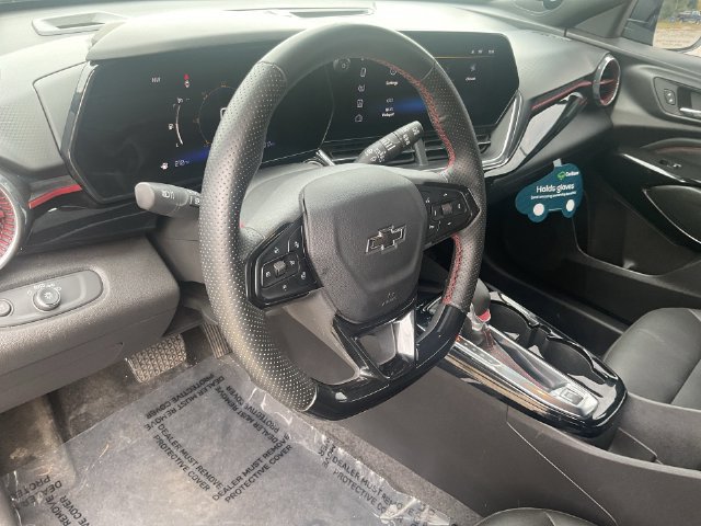 Certified 2025 Chevrolet Trax RS w/ Sunroof Package FWD image 11