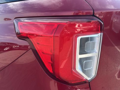 Used 2020 Ford Explorer XLT w/ Equipment Group 202A AWD/4WD image 28