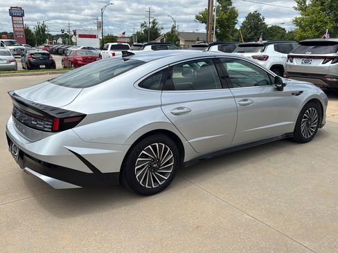 Used 2025 Hyundai Sonata SEL FWD image 3
