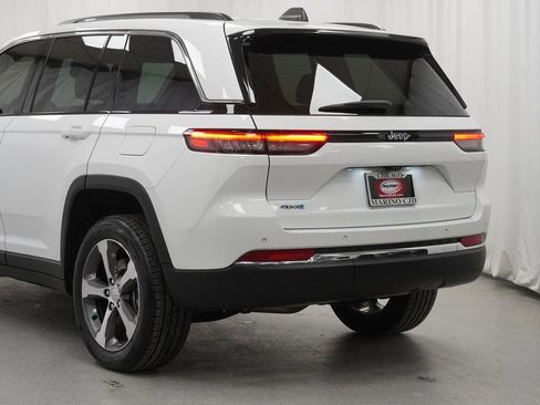 Used 2022 Jeep Grand Cherokee Limited 4xe image 14