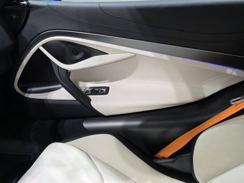 Used 2025 McLaren 750S image 15