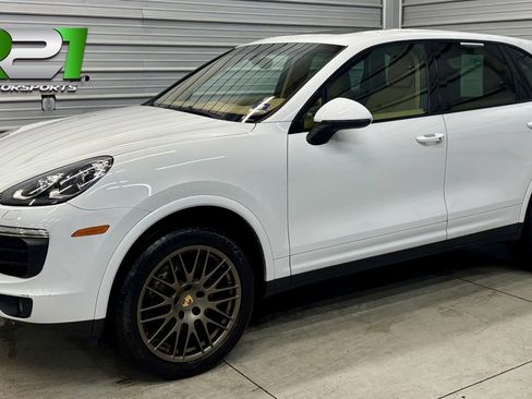 Used 2017 Porsche Cayenne Platinum Edition image 1