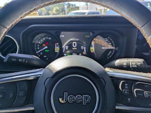 Used 2024 Jeep Wrangler Unlimited Sahara w/ Technology Group image 33