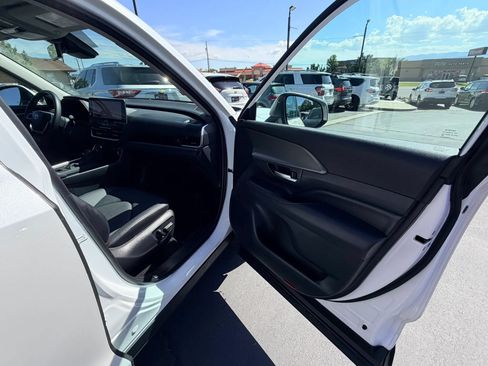 Used 2024 Toyota Grand Highlander AWD image 25