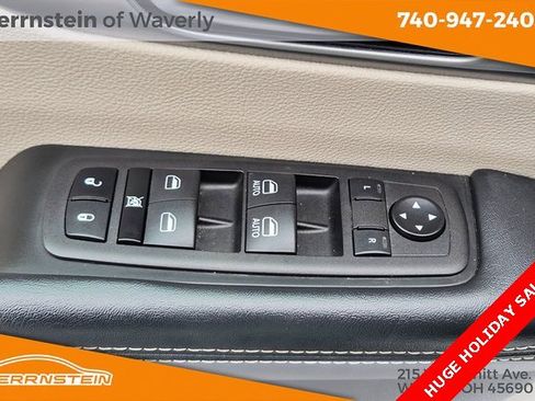 Used 2023 Chrysler Pacifica Touring-L image 17