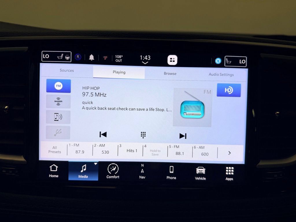 Used 2023 Chrysler Pacifica Pinnacle FWD image 19