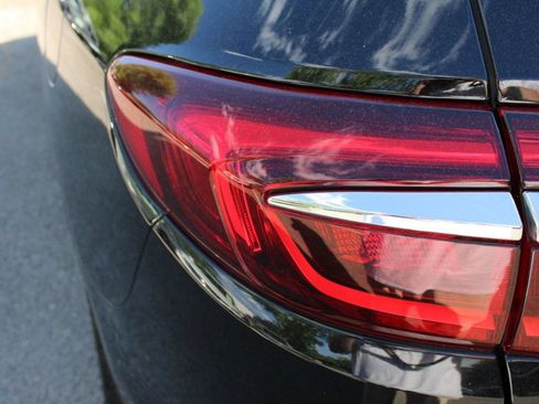 Used 2019 Buick Enclave Essence FWD image 35