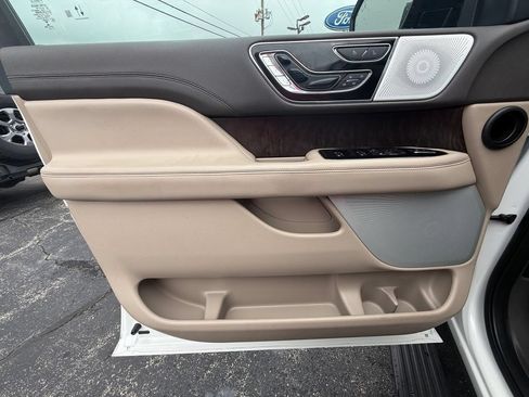 Used 2022 Lincoln Navigator Reserve AWD/4WD image 16