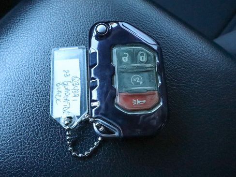 Used 2023 Jeep Gladiator Willys image 34