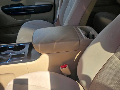 Used 2019 Kia Sedona LX image 6