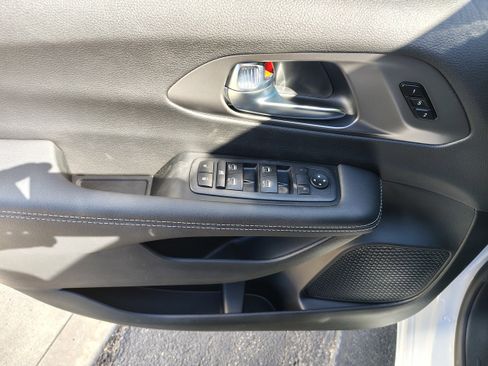 New 2026 Chrysler Pacifica Select image 23