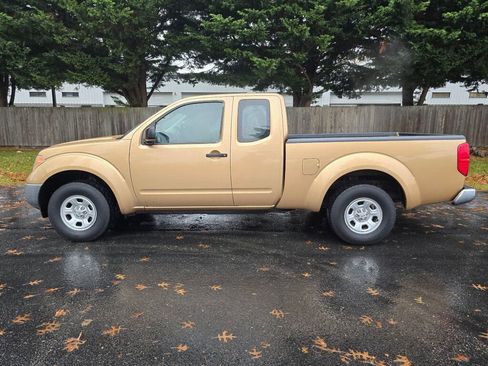 Used 2005 Nissan Frontier XE image 3