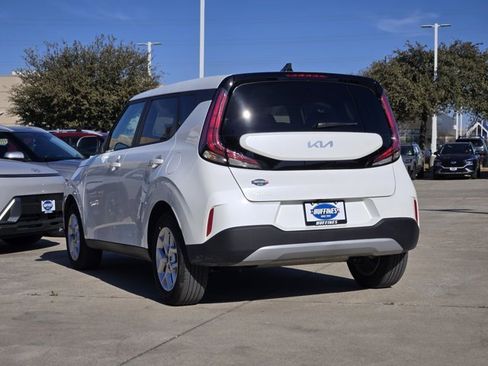 Certified 2025 Kia Soul LX image 6