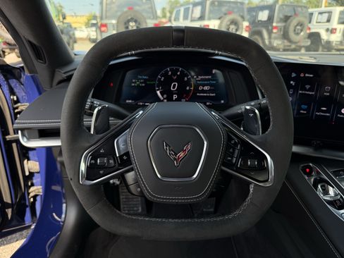 Used 2025 Chevrolet Corvette Stingray Premium Cpe w/ Z51 Performance Package RWD image 16