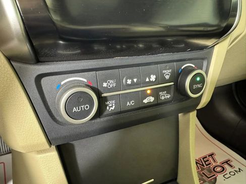 Used 2017 Acura ILX FWD image 19