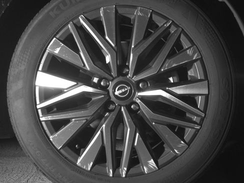 Used 2025 Nissan Altima 2.5 SV FWD image 13
