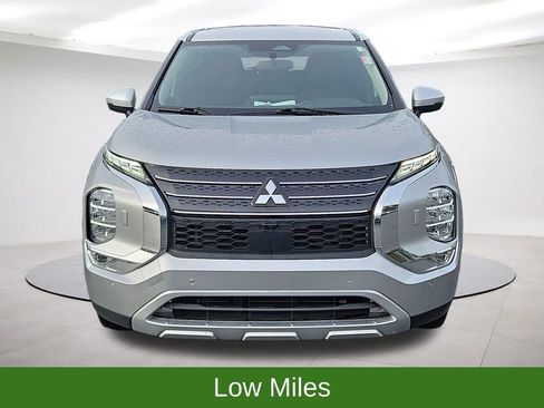 Used 2023 Mitsubishi Outlander SE image 2