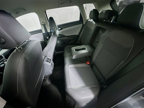 Used 2024 Volkswagen Taos SE image 25