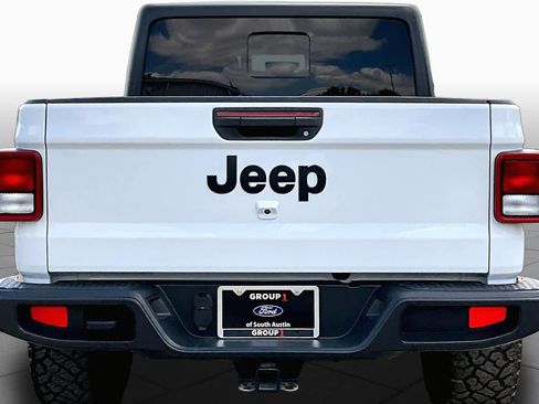 Used 2023 Jeep Gladiator Sport AWD/4WD image 5