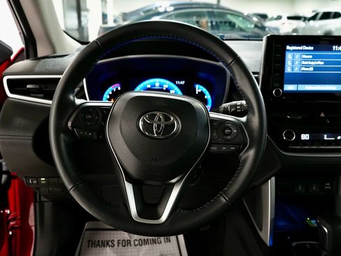Used 2022 Toyota Corolla Cross XLE image 16