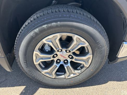 Certified 2025 GMC Sierra 1500 SLT RWD image 9