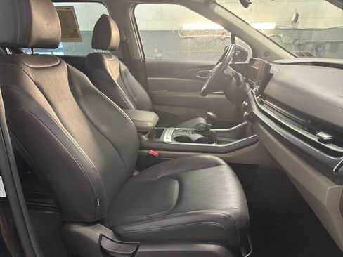 Used 2026 Kia Carnival FWD image 24