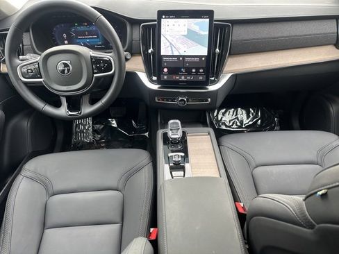 Certified 2025 Volvo XC90 B5 Plus image 17