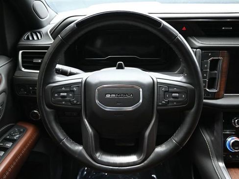 Used 2023 GMC Yukon XL Denali Ultimate image 18