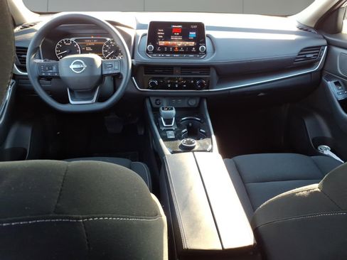 Used 2025 Nissan Rogue S image 8